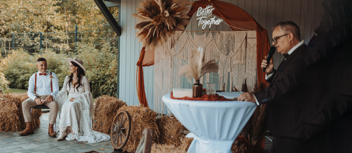 Brautpaar mit Redner